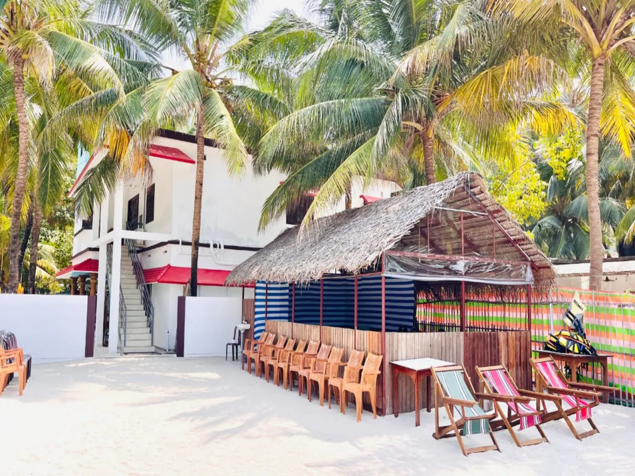 Island Dreams Paradise Hut — Beach Home Stay Package, room photo 4