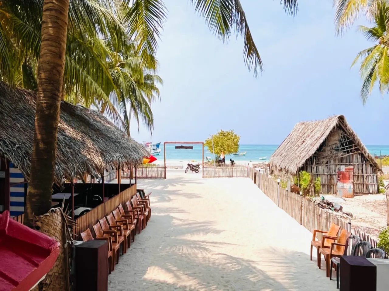 Island Dreams Paradise Hut — Beach Home Stay Package, room photo 3