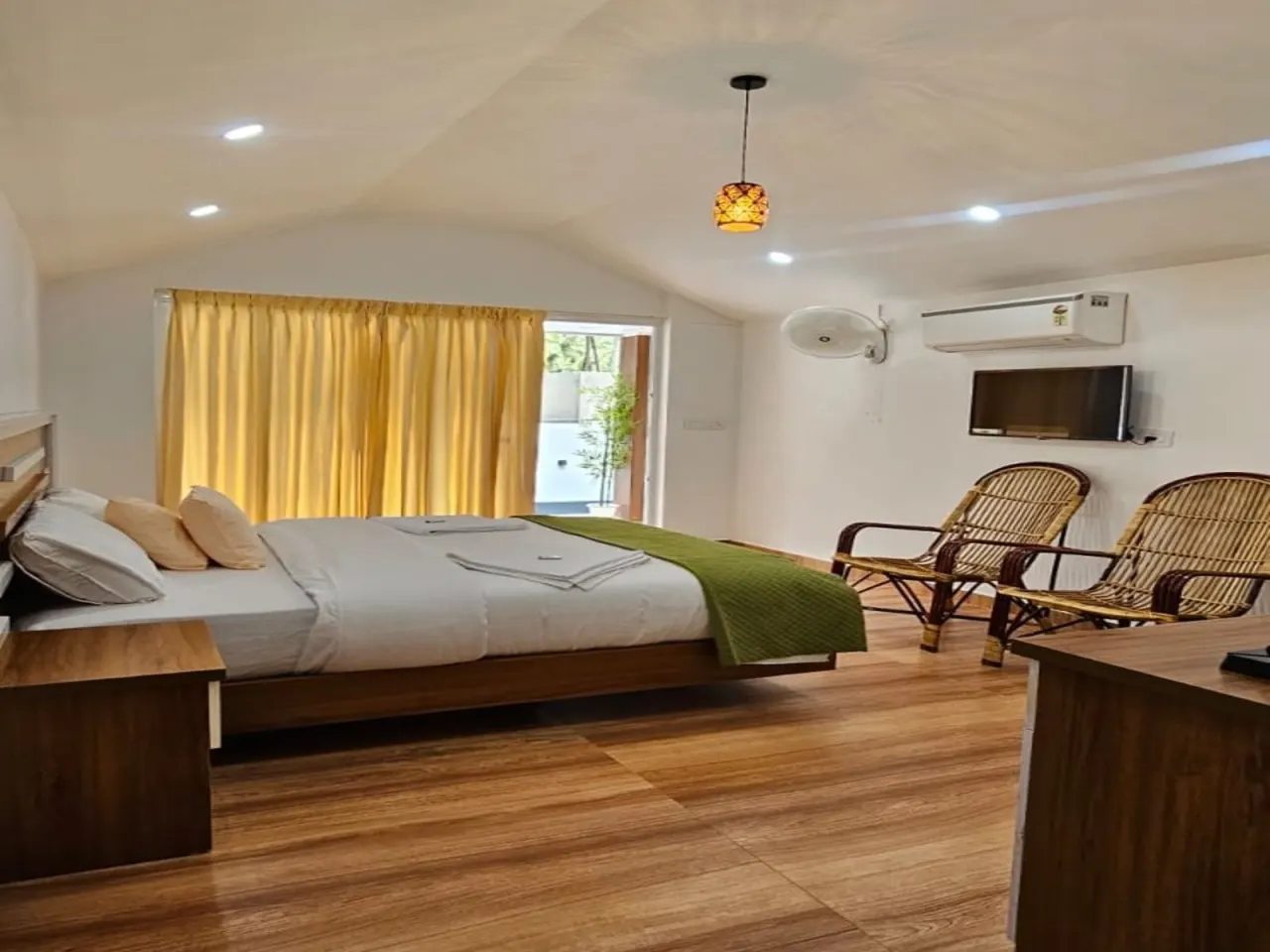 Arcadia Beach Resort — Beach Resort Stay Package, room photo 2